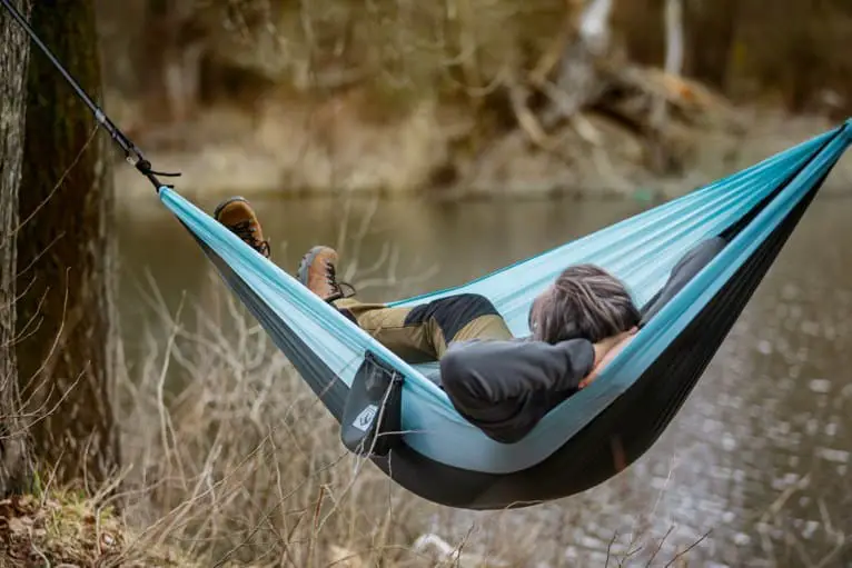 using camping hammock while boondocking