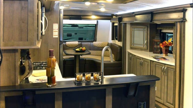 Fifth Wheel Vs. Class A Motorhome: 9 Pros And Cons | Kempoo.com