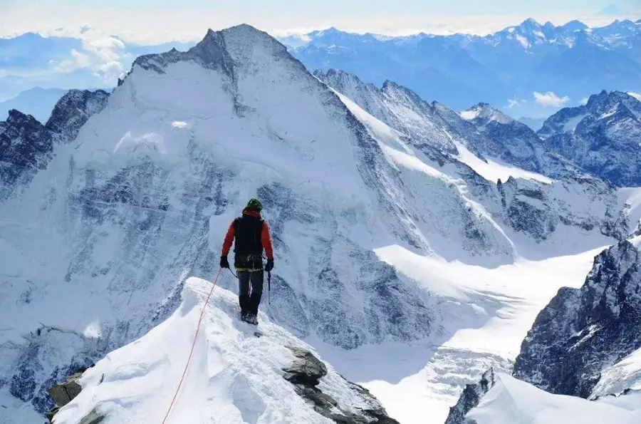 10 OF THE WORLD’S MOST DOABLE 6000-METER PEAKS