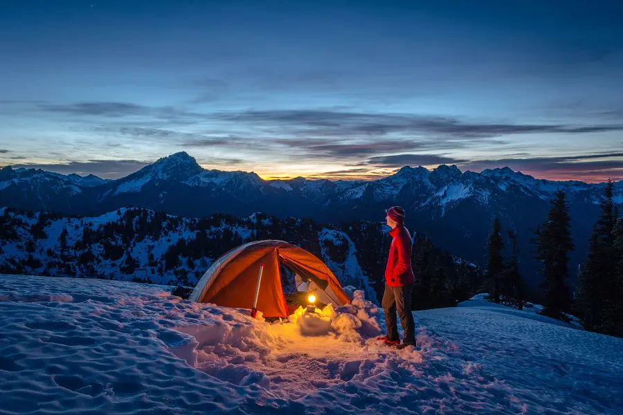 10 ESSENTIAL TIPS FOR CAMPING IN COLD WEATHER