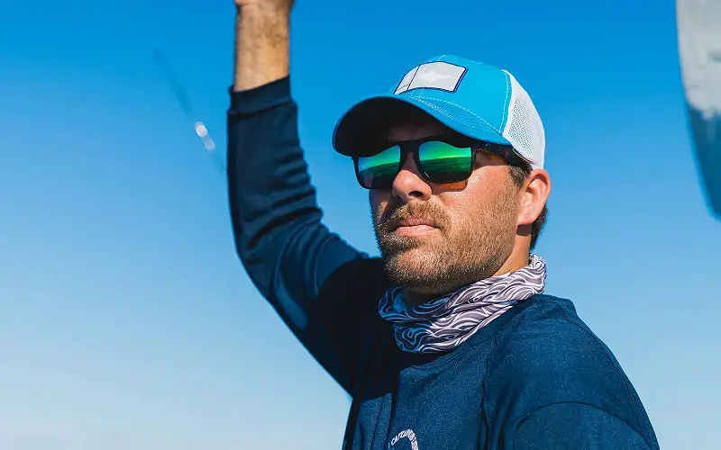 Importance of the sunglasses at the open sea