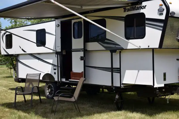 TrailManor 3124 Series Exterior outside
