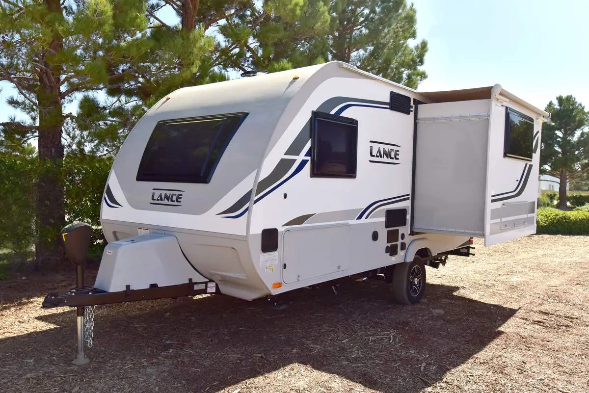 travel trailer less than 3000 lbs for sale