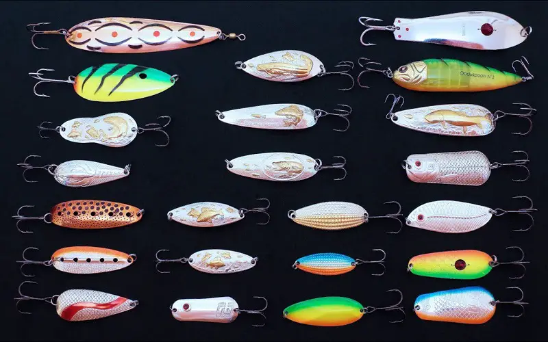 Different shapes and spoon lures colors