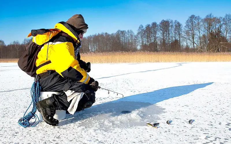 Safety measures wile fishing on ice