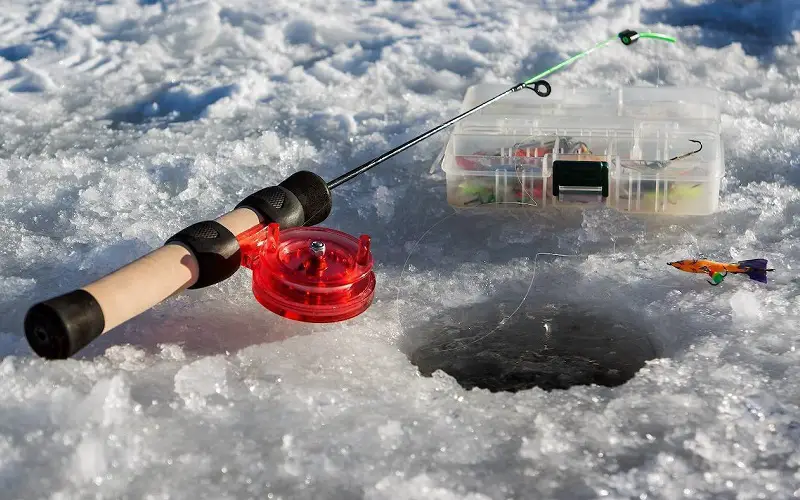 Rod and reel combo for ice fishing